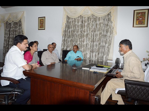 బాబుతో నిర్మలా సీతారామన్ భేటీ