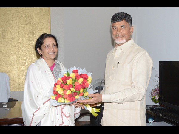 బాబుతో నిర్మలా సీతారామన్ భేటీ