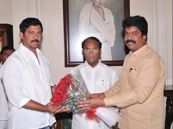 కోడెలకు అభినందనలు