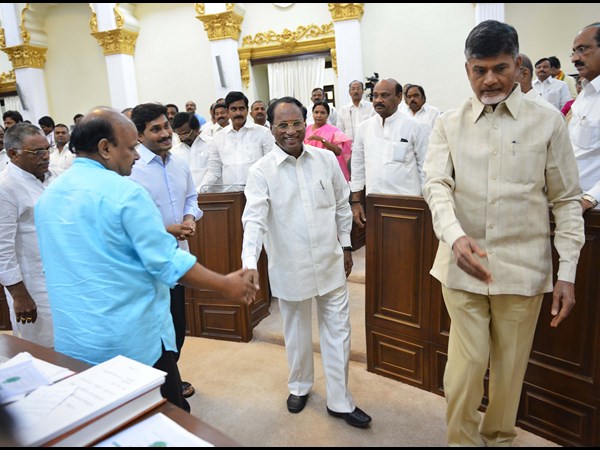 కోడెలకు అభినందనలు