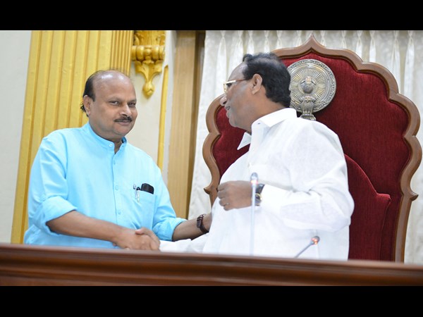 కోడెలకు యనమల అభినందనలు