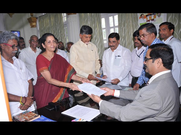 నిర్మలా సీతారామన్ నామినేషన్