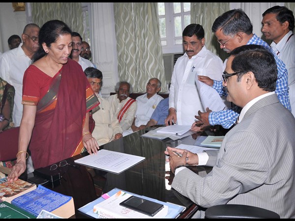 నిర్మలా సీతారామన్ నామినేషన్