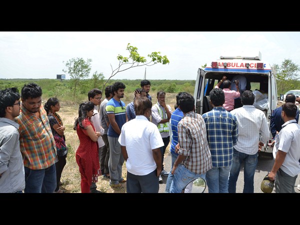 మిత్రుడి కడపటి చూపు కోసం..