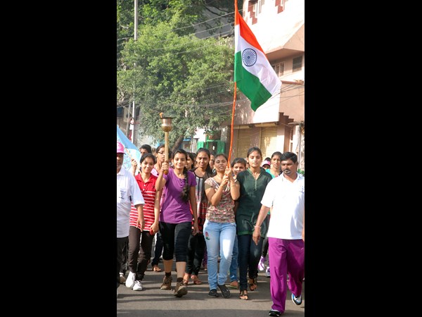 జాతీయ పతాక రెపరెపలు