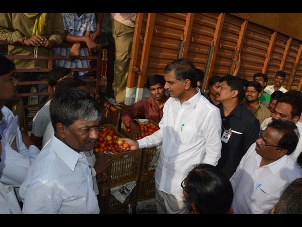 రైతులతో మాట్లాడుతూ..