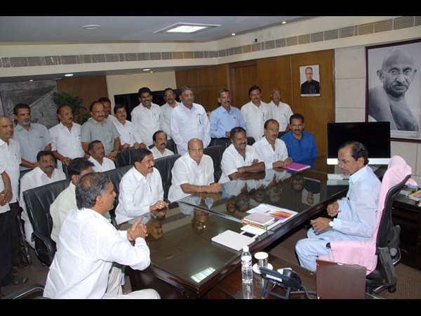 కెసిఆర్‌తో టీచర్స్ భేటీ