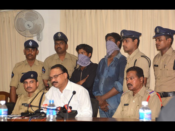 దొంగల అరెస్ట్