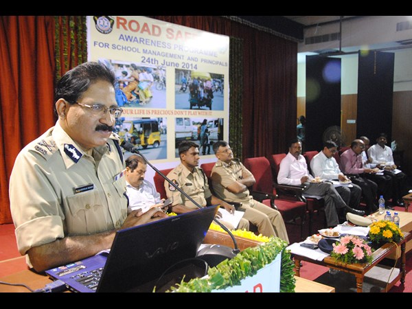 విద్యార్థులే ట్రాఫిక్ మార్షల్స్