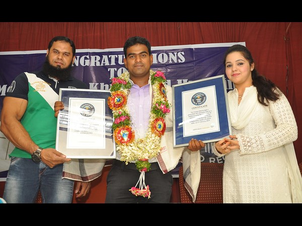 హుస్సేన్‌కు సన్మానం