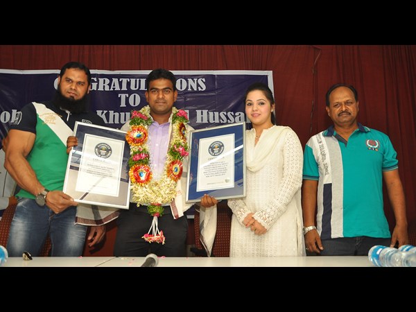 హుస్సేన్‌కు సన్మానం