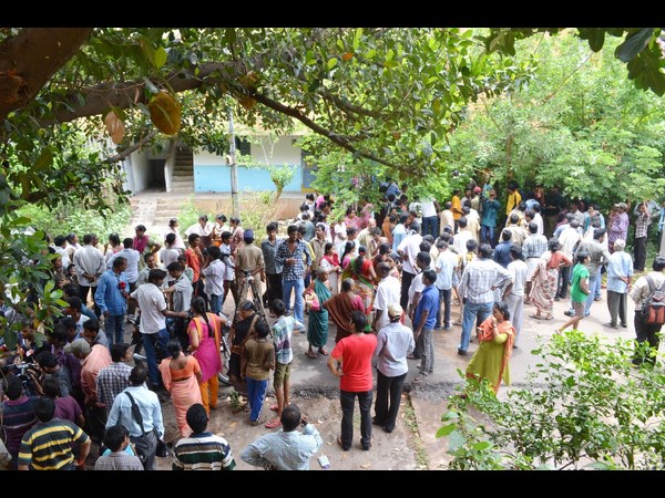 చడీచప్పుడు లేకుండా..