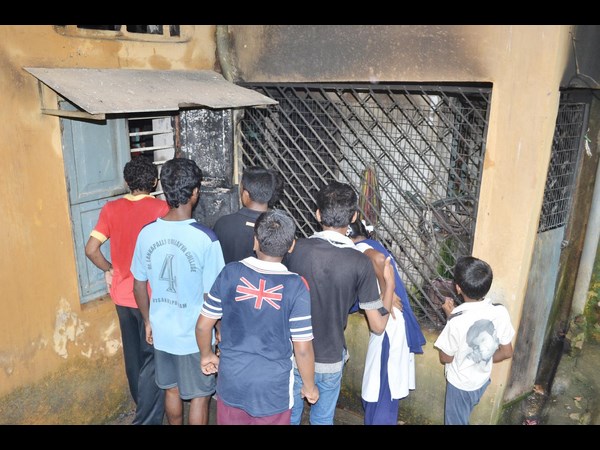 మంచం మీద శవాలు