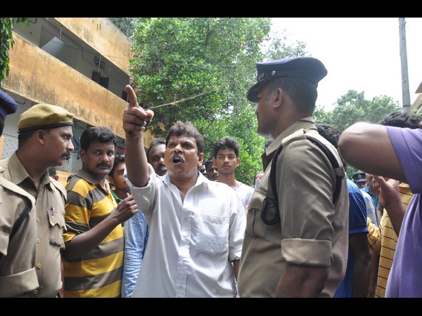 ముగ్గురు చనిపోయారు..