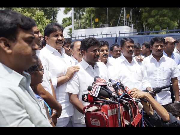 మీడియాతో..