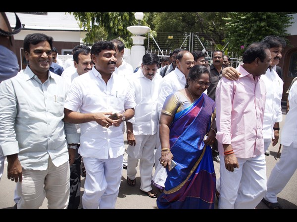 జగన్ పార్టీ ఎమ్మెల్యేలు