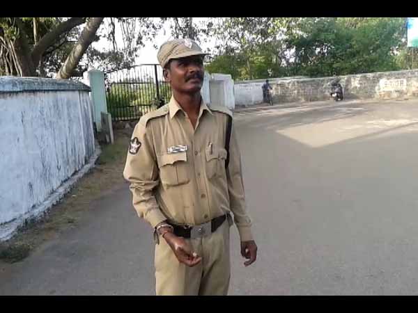 విడిపించుకుని పారిపోయారు