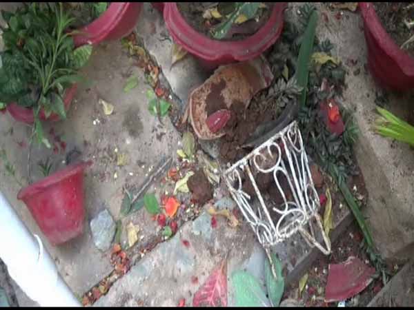 పారిపోయారు..