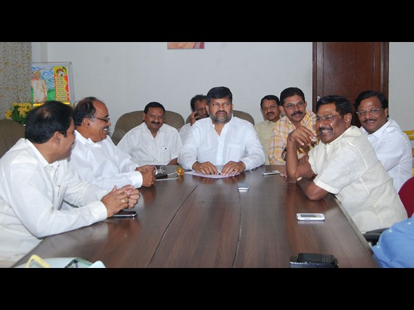 వలసలపై సమీక్ష