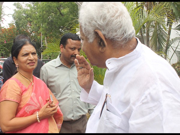 పాల్వాయి, డీకే అరుణ