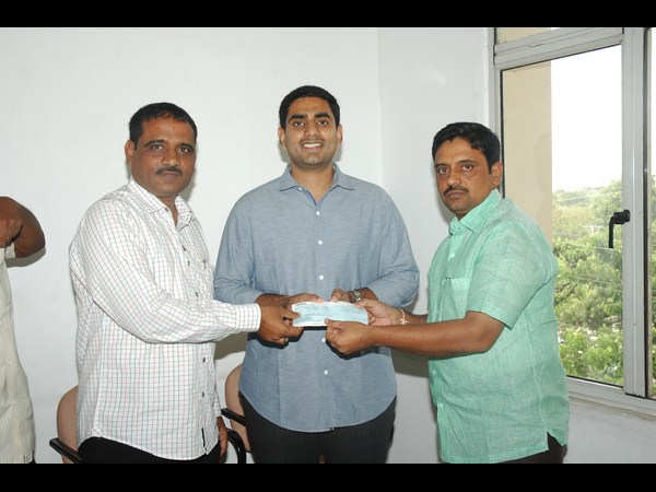 లోకేష్‌కు విరాళం