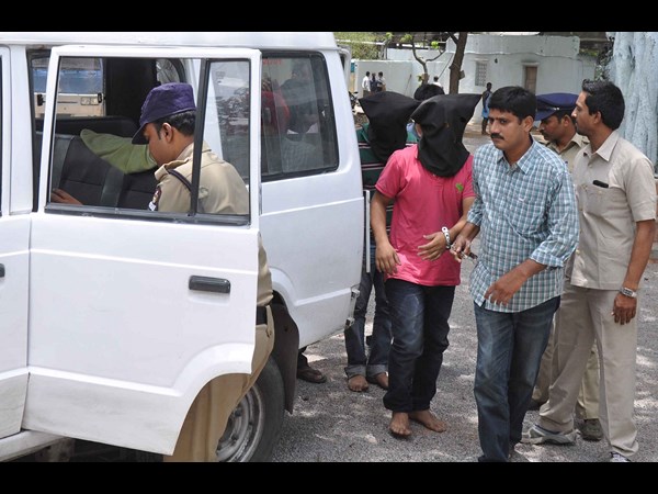 ఇరానీ గ్యాంగ్ అరెస్ట్