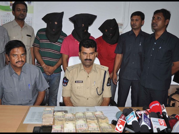 ఇరానీ గ్యాంగ్ అరెస్ట్