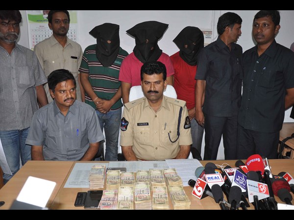 ఇరానీ గ్యాంగ్ అరెస్ట్