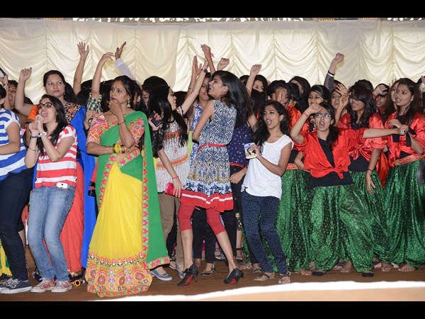 కేరింతలు కొడుతూ..