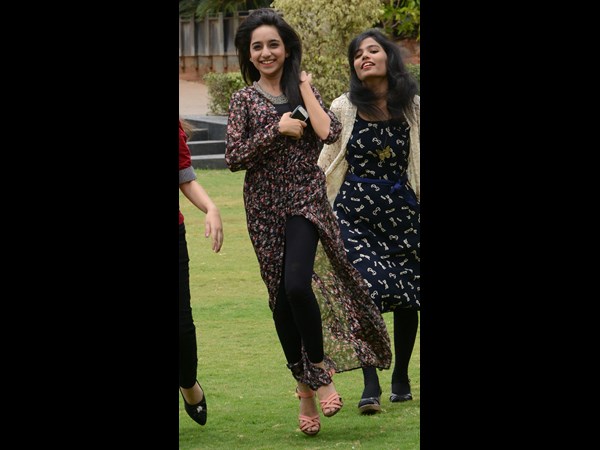 ఫ్రెషర్స్ డేకు హాజరవుతూ..