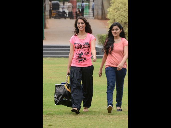 ఫ్రెషర్స్ డేకు హాజరవుతూ..