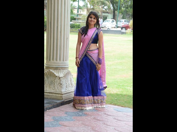 హాఫ్ శారీలో మెరిసిపోయారు