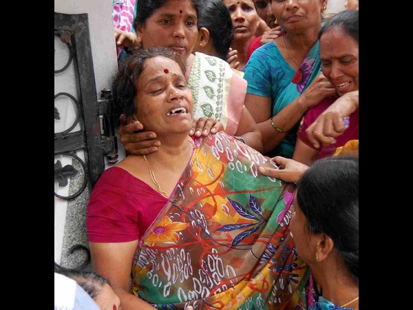 కన్నీటి వీడ్కోలు