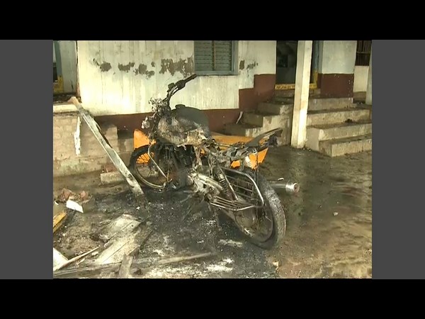 మోటార్ సైకిల్ ఆహుతి