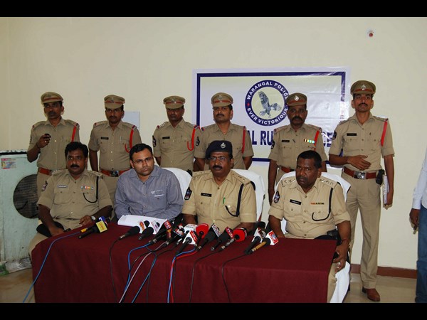 మీడియా సమావేశంలో..