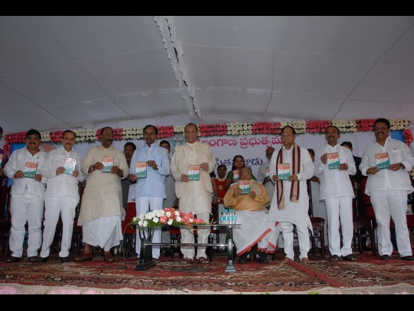 పివికి కెసిఆర్ నివాళి