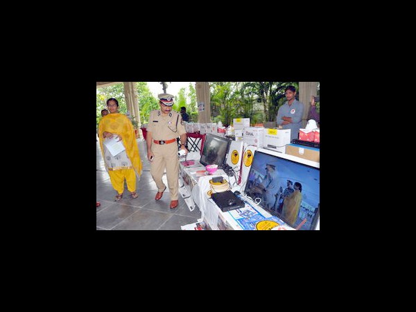  సీసీ కెమెరాలు