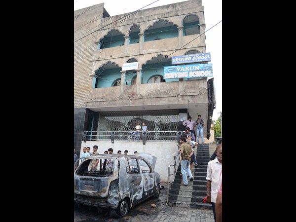  కారులో మంటలు