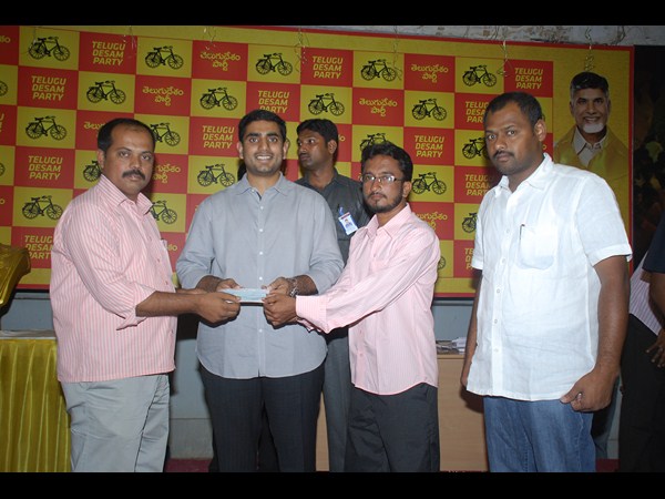 లోకేష్ చేతికి చెక్కులు