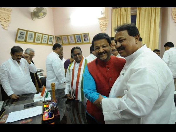 ఫరూఖ్ హుస్సేన్ ఫరూఖ్ హుస్సేన్