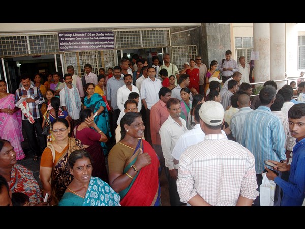 గాంధీ ఆస్పత్రి వద్ద..