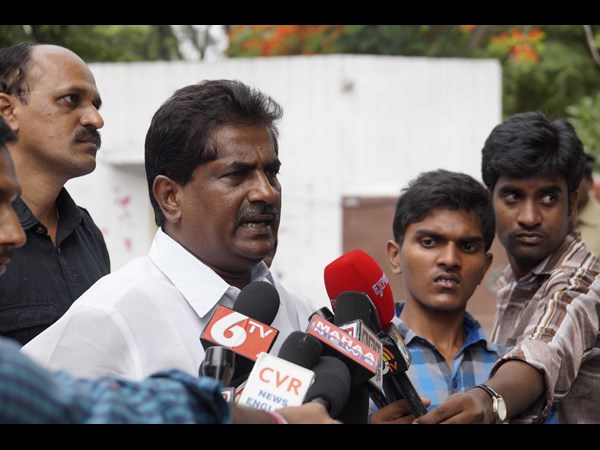 మీడియాతో అశోక్ బాబు