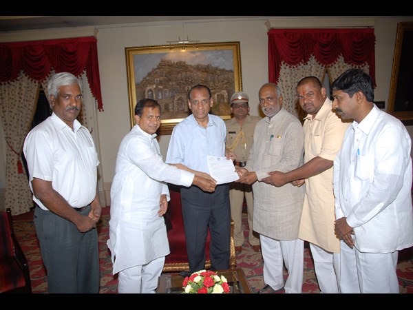 గవర్నర్‌తో బిజెపి నేతలు