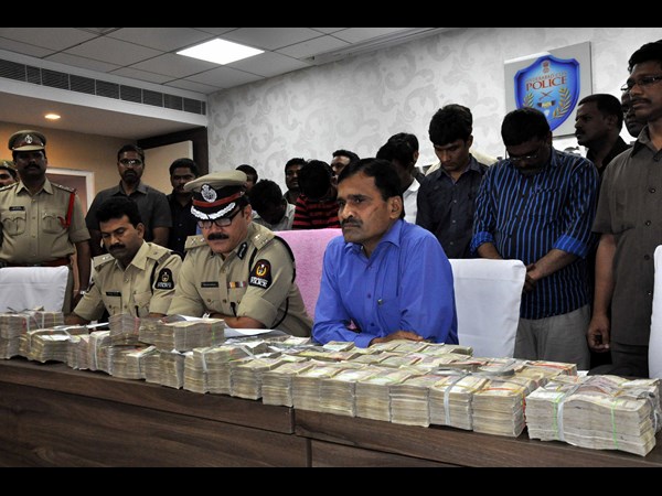 హవాలా గ్యాంగ్ అరెస్ట్