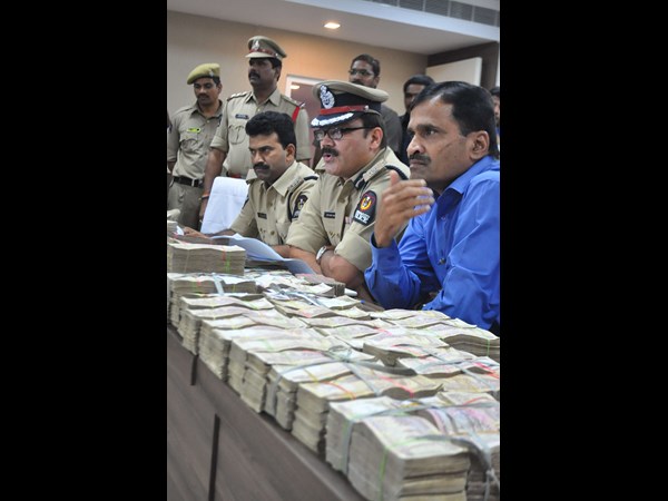 హవాలా గ్యాంగ్ అరెస్ట్