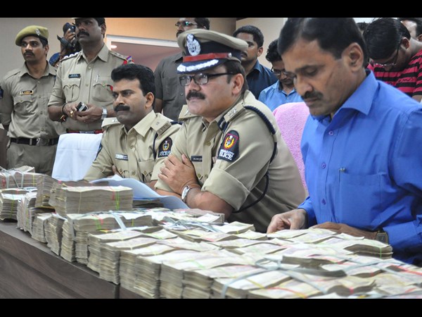 హవాలా గ్యాంగ్ అరెస్ట్