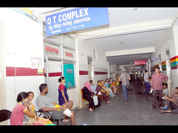 రోగుల బంధువులు ఆగ్రహం