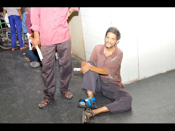 రోగుల బంధువుల ఆవేదన