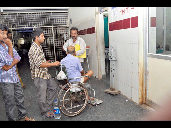 ఏం చేయాలో తెలియక...