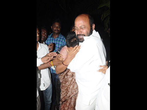 యాజమాన్యంపై ఆరోపణ